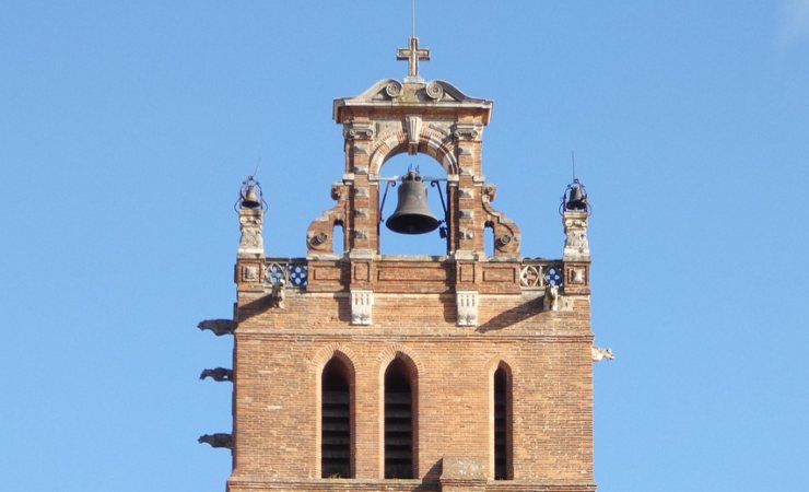 campanile di una chiesa 