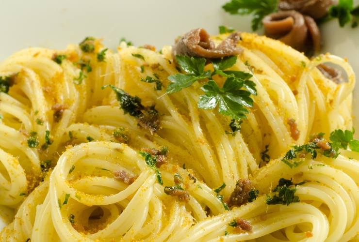 Spaghetti bottarga e acciughe