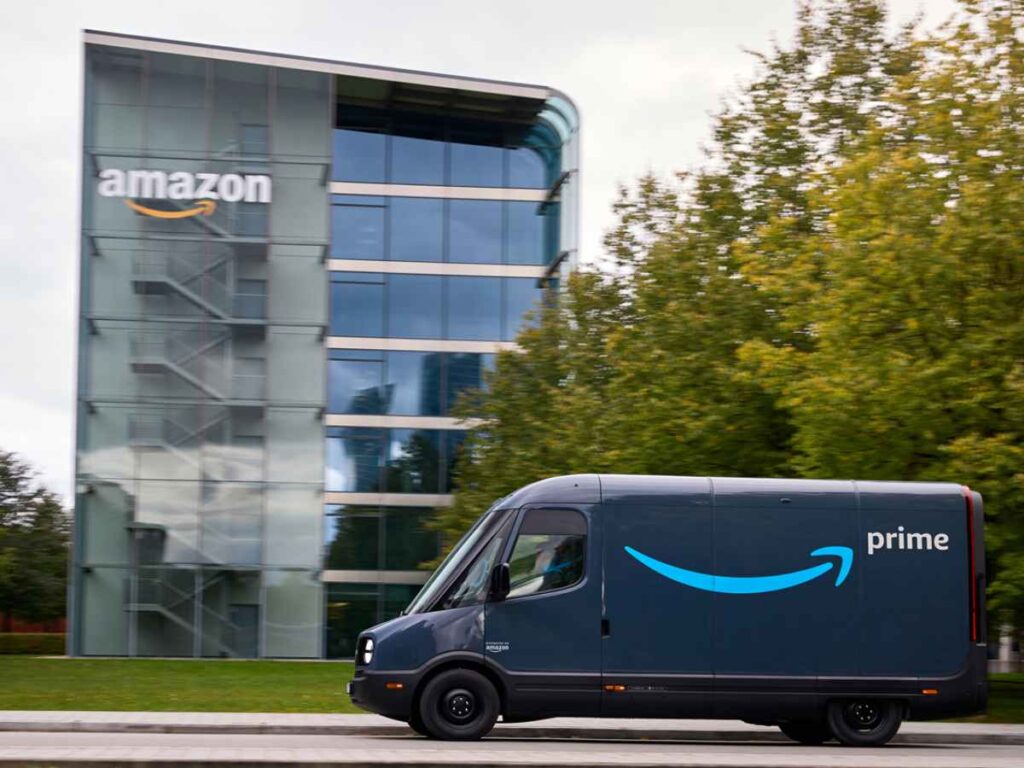 edificio amazon con camioncino azienda